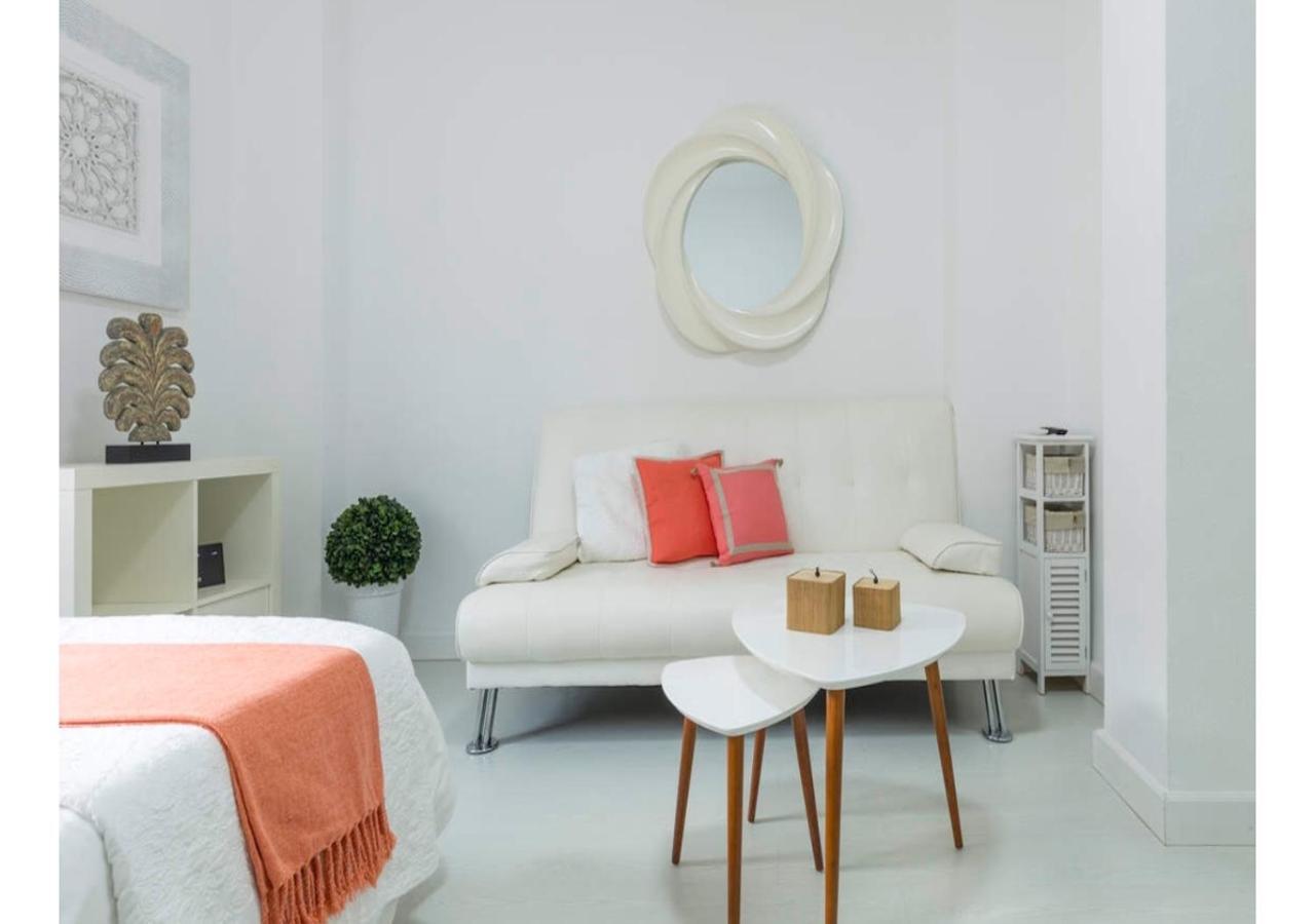 Lovely Studio At The City Heart! マラガ エクステリア 写真