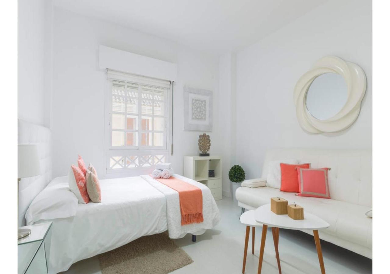 Lovely Studio At The City Heart! マラガ エクステリア 写真