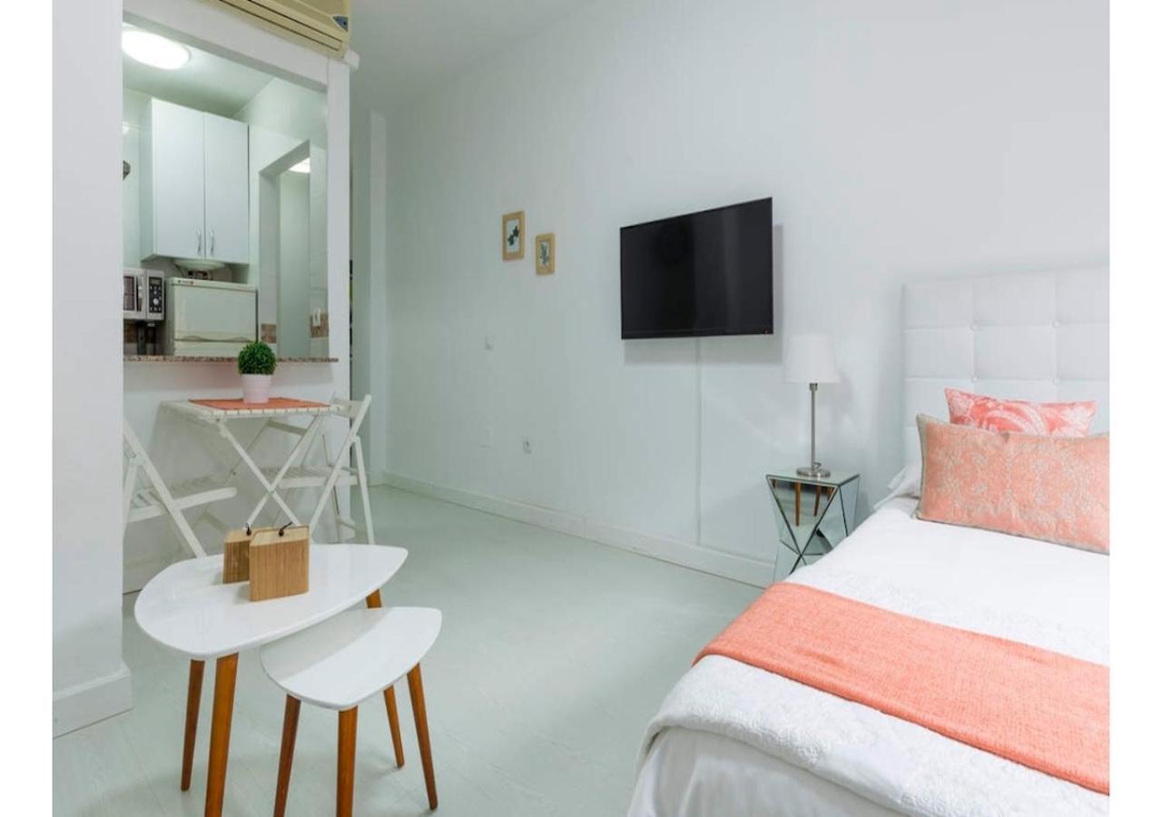 Lovely Studio At The City Heart! マラガ エクステリア 写真